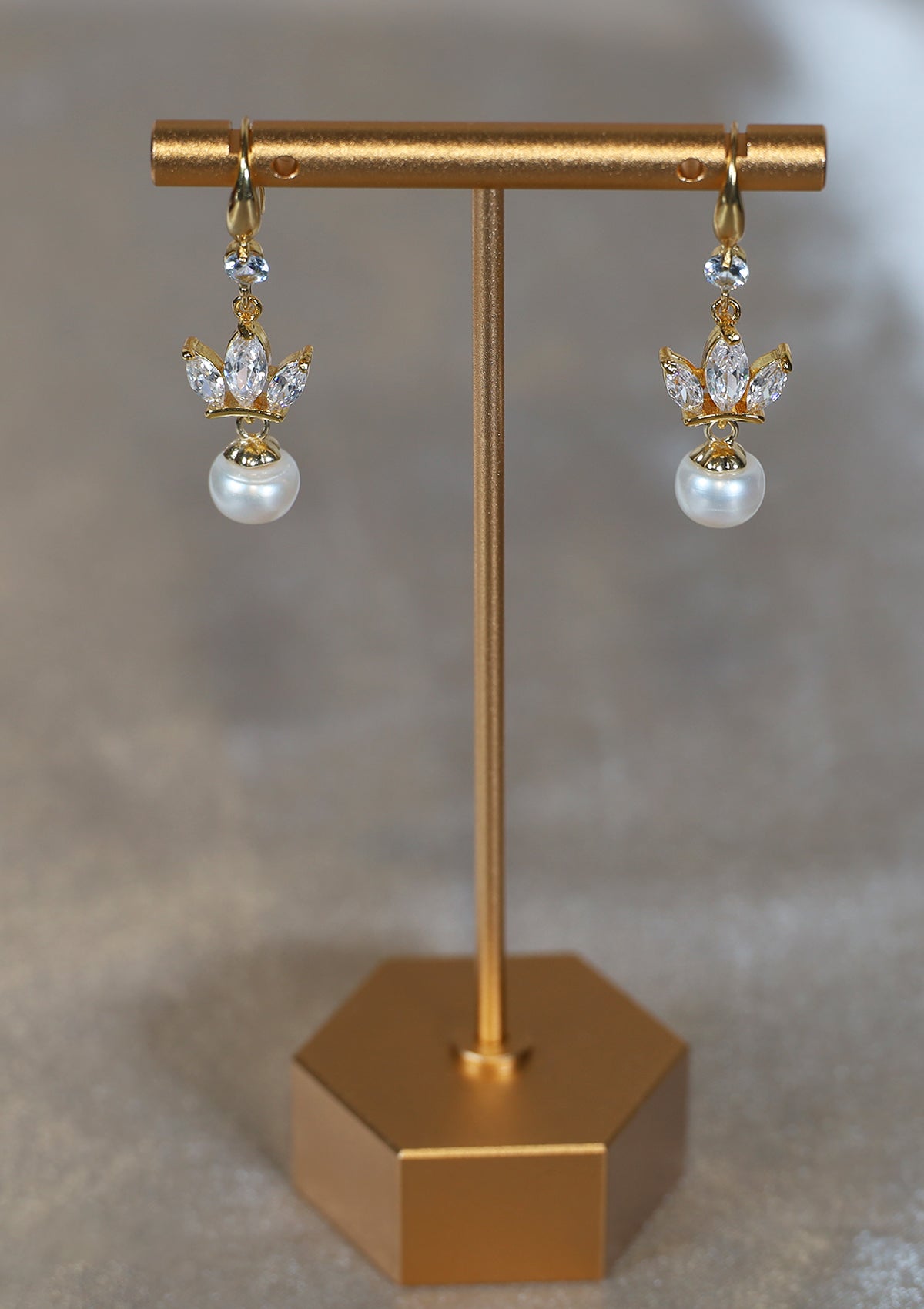 CROWNED FRESHWATER PEARL ZIRCON EARRINGS