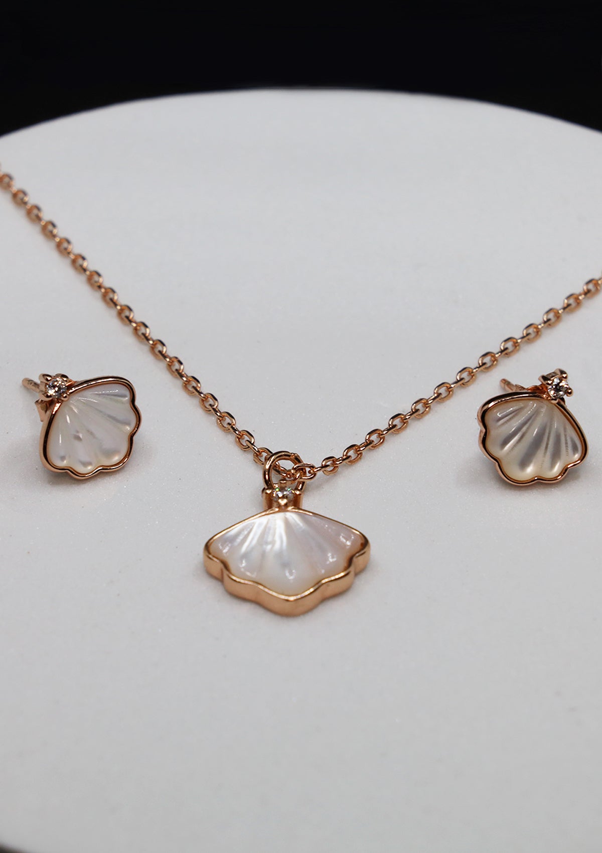 PEARL SHELLFISH ROSEGOLD NECKLACE AND EARRINGS